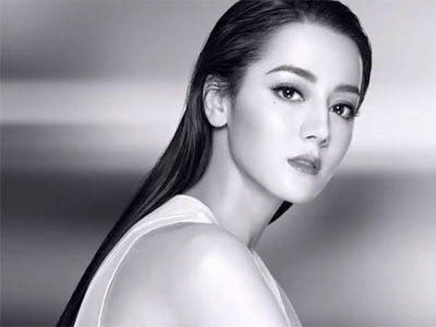 迪麗熱巴看齊楊冪-拿下歐萊雅代言.jpg 明星經(jīng)紀(jì)