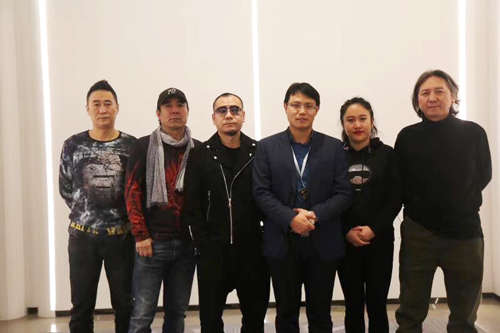 明星經(jīng)紀公司經(jīng)紀人蔣正力薦零點樂隊為大器資本慈善晚宴獻唱